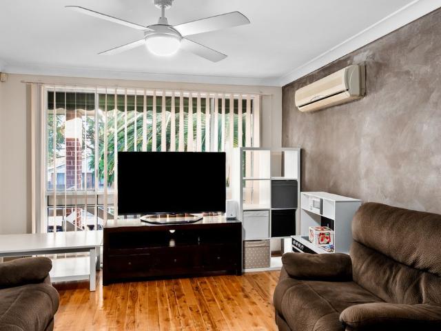 Spacious Three Bedroom Single Level Home In Dean Park – Ideal Family Living!