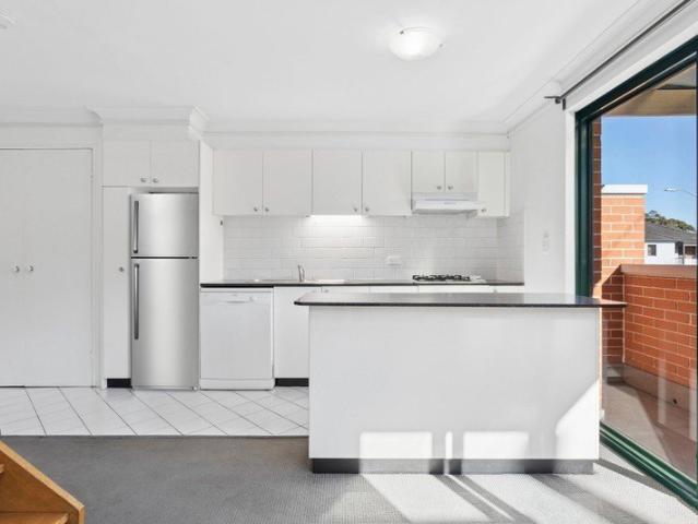Spacious Three Bedroom, Split Level Apartment with Private Rooftop Terrace