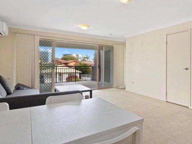 Spacious Three Bedroom Two Bathroom Apartment Living in Garden City