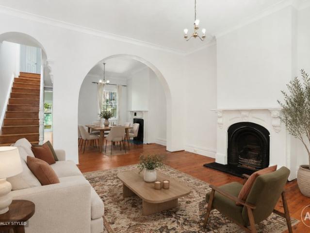 Spacious Three Bedroom Terrace in Excellent Location!