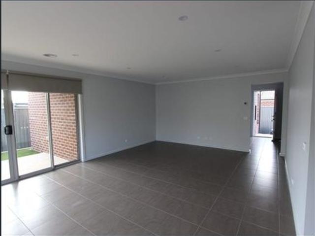 SPACIOUS THREE BEDROOM TOWNHOUSE