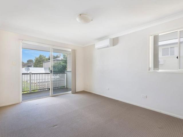 Spacious Three Bedroom Townhouse!