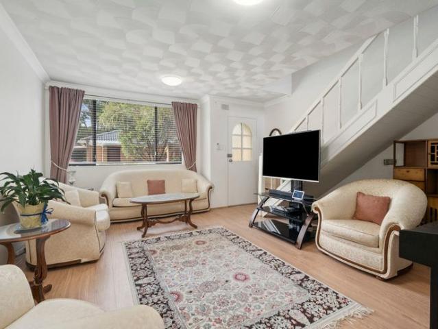 Spacious Three Bedroom Townhouse with North Facing Living
