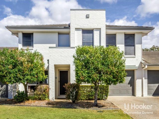 SPACIOUS THREE BEDROOM TOWNHOUSE WITH A LARGE PRIVATE YARD