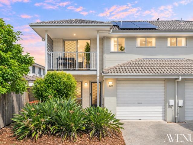 Spacious Three Bedroom Townhouse with Alfresco, Solar & Private Courtyard