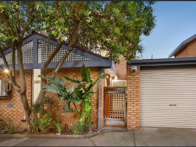 Spacious Three Bedroom Townhouse with Exceptional Indoor Outdoor Living in Prime Kew