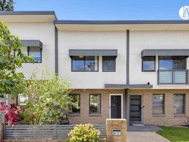 Spacious Three Bedroom Townhouse with Private Courtyard & Entertaining Area