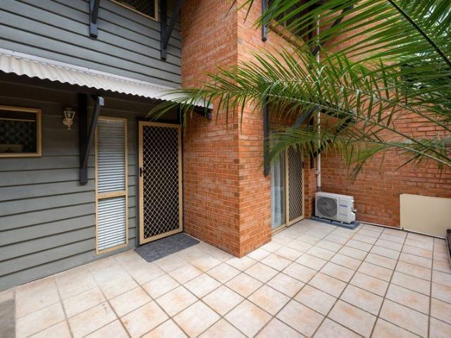 Spacious Three Bedroom Townhouse within Brisbane State High catchment