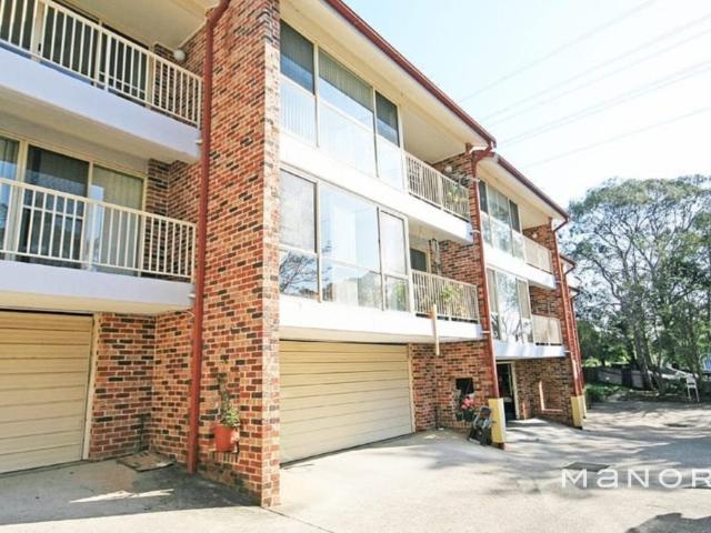 Spacious Three Bedroom Townhouse in a Convenient Dundas Valley Setting