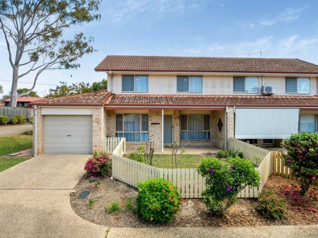 Spacious Three Bedroom Townhouse in a Secure, Tightly Held Complex!