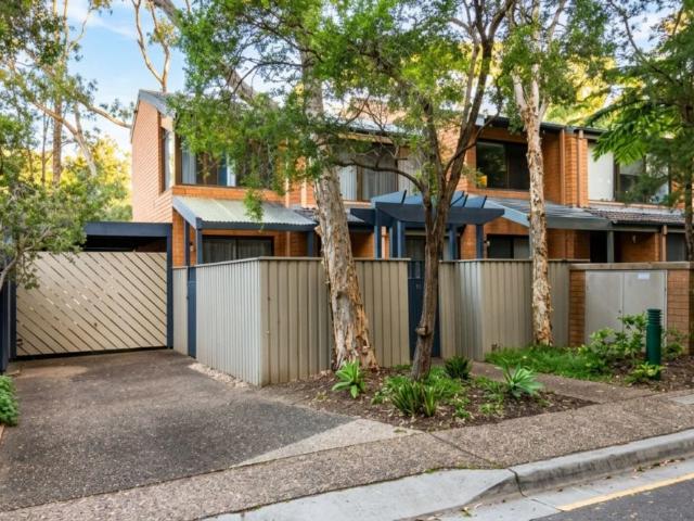 Spacious Three Bedroom Townhouse in Leafy Linley Cove