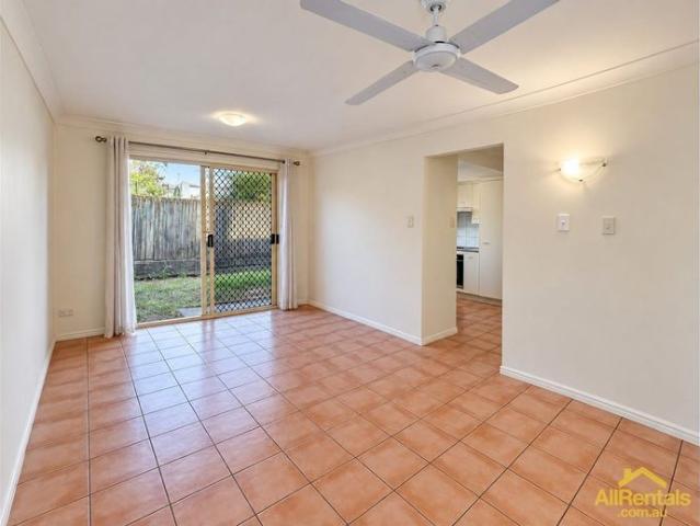 Spacious Three Bedroom Townhouse Moments from Parkland