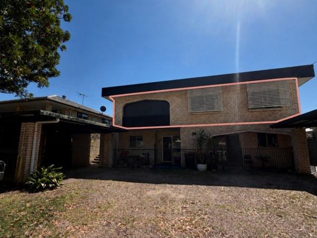 Spacious Three Bedroom Unit Close to the Beach