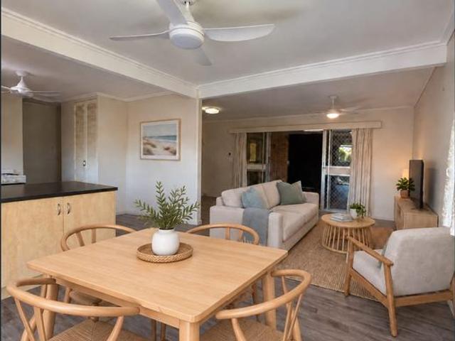Spacious Three Bedroom Unit Close to the Beach