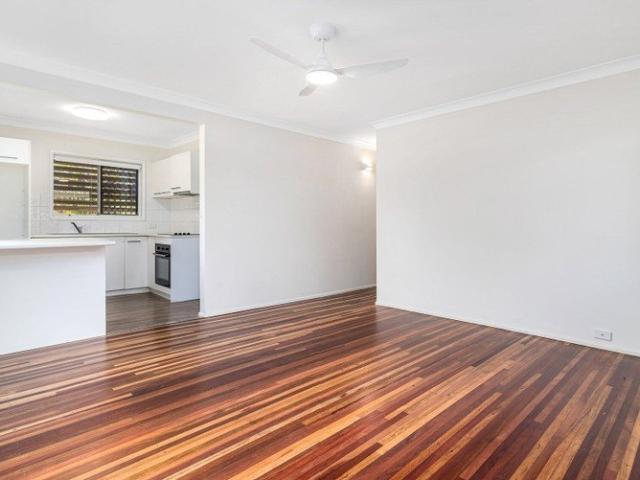 Spacious Three Bedroom Unit in Convenient Location