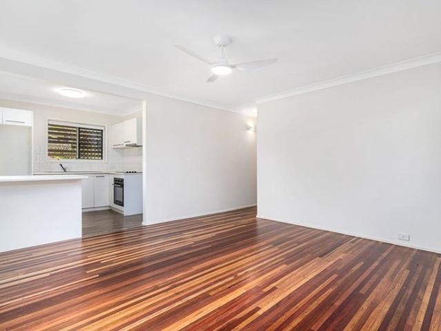 Spacious Three Bedroom Unit in Convenient Location