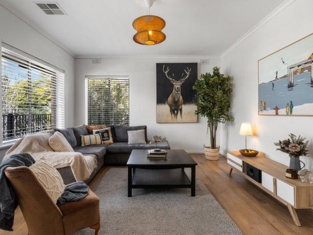 Spacious Three Bedroom Unit in a Blue Chip Suburb