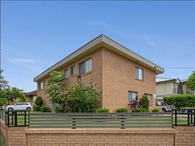 Spacious Three Bedroom Unit in a Convenient Chermside Location