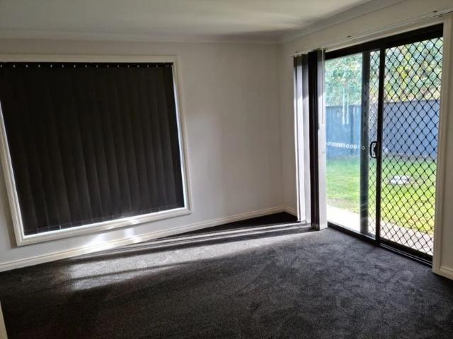 Spacious Three Bedroom Unit in a Convenient East Albury Location