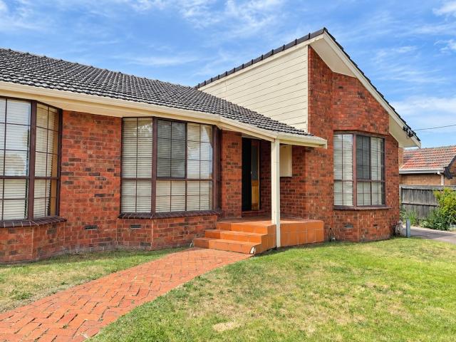 Spacious Three Bedroom Unit in a Convenient Location