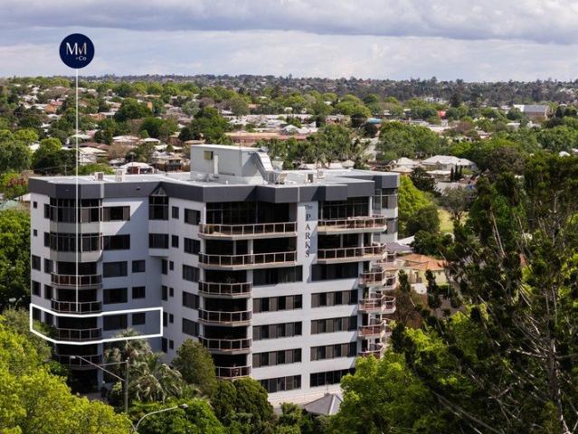 Spacious Three Bedroom Unit in Prime Location