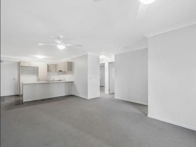 Spacious Three Bedroom Unit in Prime Location!