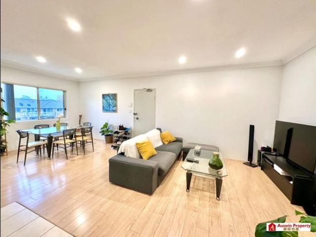 Spacious Three bedroom Unit in Quiet and Convenient location