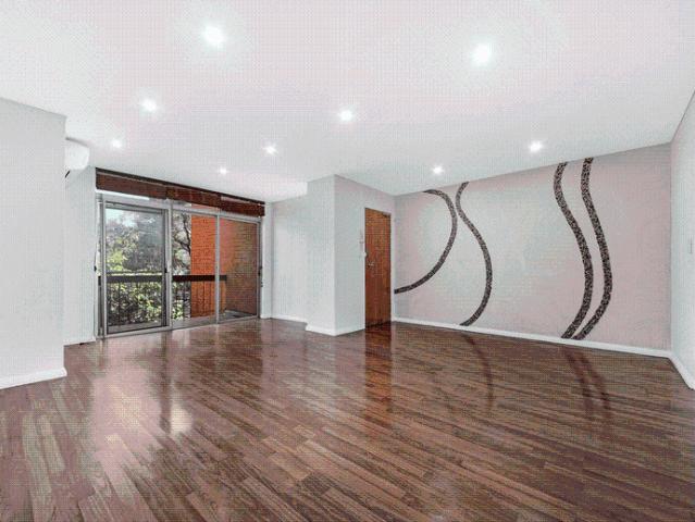SPACIOUS THREE BEDROOM UNIT IN ROSELANDS