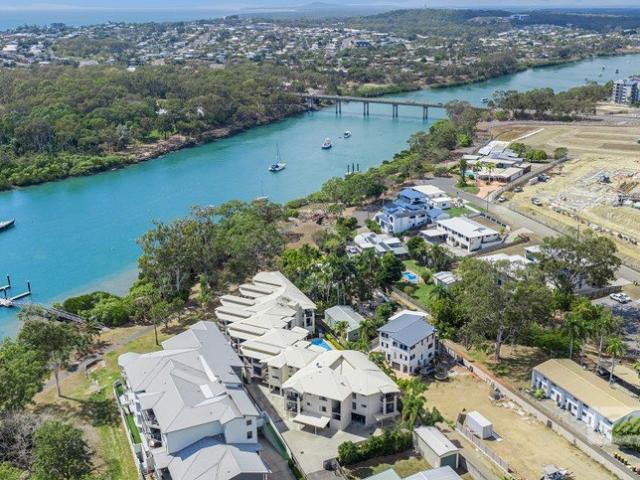 Spacious Three Bedroom Unit in the Heart of Boyne Island!