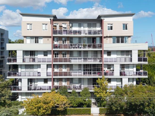 Spacious Three Bedroom Unit in the Heart of Penrith CBD
