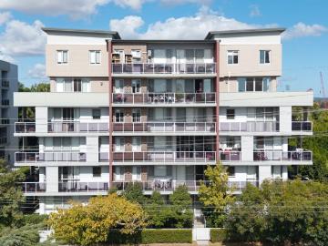 Spacious Three Bedroom Unit in the Heart of Penrith CBD