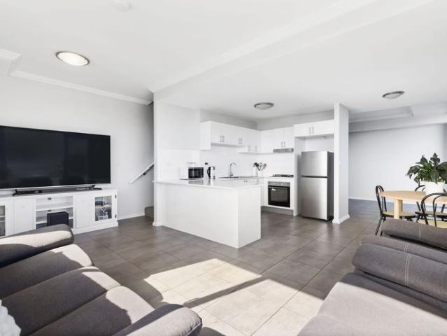 Spacious Three Bedroom Unit in the Heart of Penrith CBD