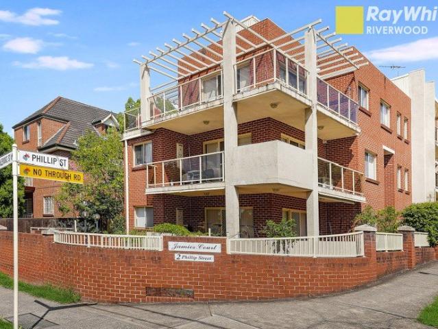 Spacious Three Bedroom Unit with Double Parking in Central Riverwood