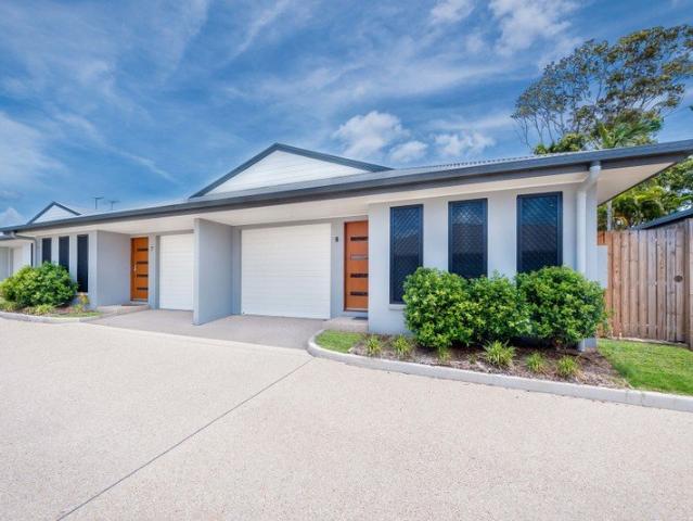 Spacious Three Bedroom Unit with Flexible Living Options