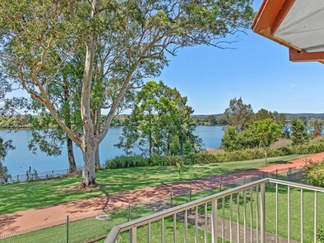 Spacious Three Bedroom Unit with Panoramic Manning River Views