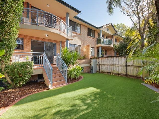 Spacious three level townhouse with private garden