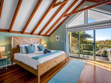 Spacious Three Level Coastal Retreat Ideal for Flexible Family Living