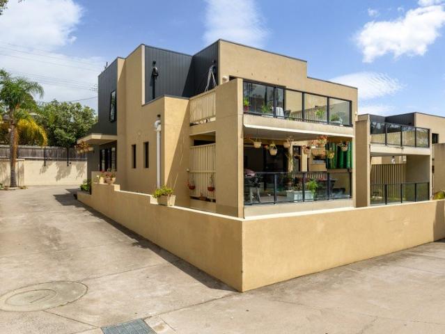 Spacious Three Level Living in Central Merimbula