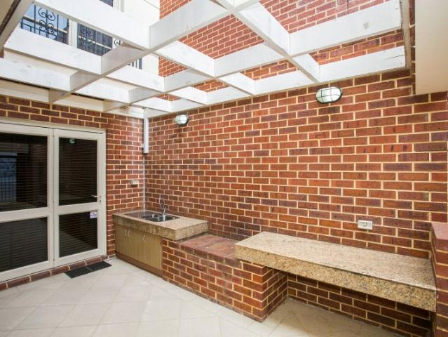 Spacious Three Storey Home Near Claisebrook Cove