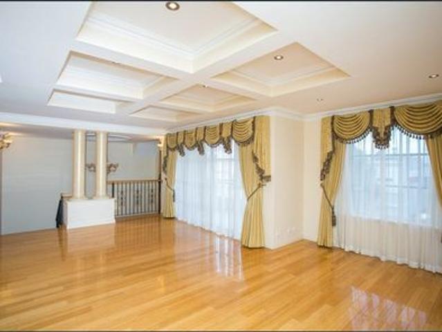 Spacious Three Storey Home Near Claisebrook Cove