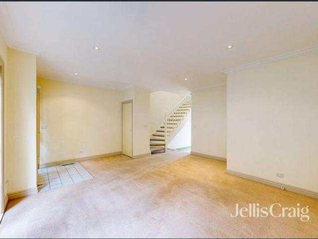 Spacious Toorak Residence with Exceptional Lifestyle Appeal