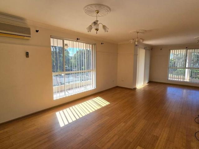 Spacious Top Floor 3 Bedroom Apartment with Wrap Around Balcony