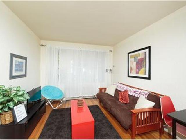 Spacious, Top Floor 1Bed,MBTA, Longwood Medical Area