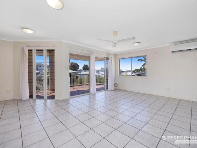 Spacious Top Floor!