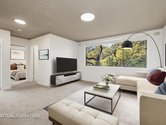 Spacious Top floor Close to the River with Secure Parking