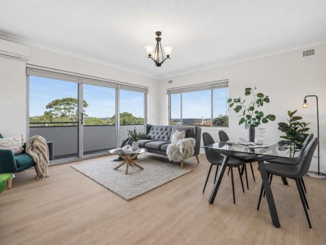 Spacious Top Floor Apartment in a Leafy Drummoyne Setting