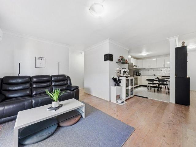 Spacious Top Floor Apartment in a Prime Parramatta Location