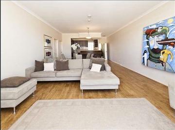 SPACIOUS TOP FLOOR APARTMENT WITH CITY VIEWS