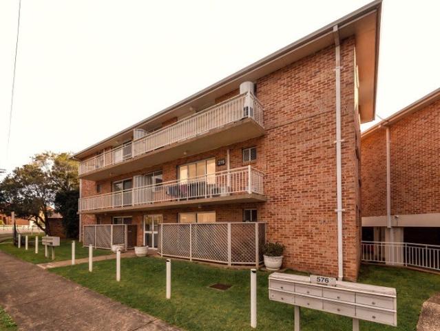 Spacious Top Floor Apartment with City Views and Modern Finishes