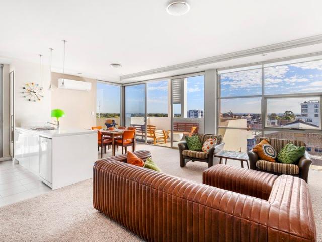 Spacious Top Floor Apartment with North Facing Aspect